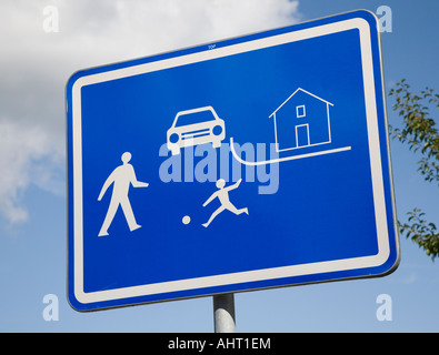 Traffic-Schild Warnung von Kindern beim Spielen im Straße Konstantinovy Lazne Tschechien Stockfoto