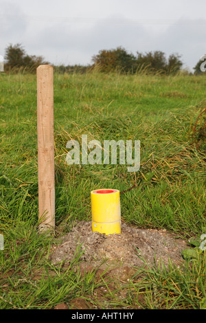 Wasser-Piezometer in einem Feld verwendet, um Grundwasser Ebenen Silverdale Newcastle unter Lyme Staffordshire England uk überwachen Stockfoto