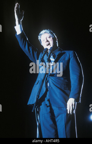 Gouverneur Bill Clinton spricht bei einer Texas-Kampagne-Kundgebung in 1992 an seinem letzten Tag der Werbetätigkeit in McAllen, Texas Stockfoto