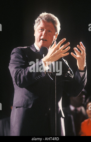 Gouverneur Bill Clinton spricht bei einer Texas-Kampagne-Kundgebung in 1992 an seinem letzten Tag der Werbetätigkeit in Ft Wert Texas Stockfoto