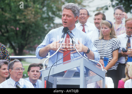 Gouverneur Bill Clinton spricht an der University of Texas während der Clinton Gore 1992 Buscapade Kampagne Tour in Austin Texas Stockfoto