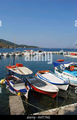 Angelboote/Fischerboote, Kringels Hafen, Kringels, Corfu, Ionische Inseln, Griechenland Stockfoto