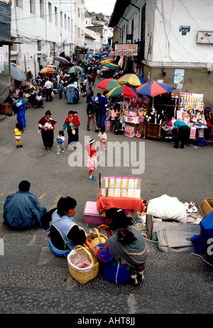 Ecuadorans, ecuadorianischen Volk, Straßenverkäufer, Ipiales Markt, Mercado Ipiales, Calle Sucre, Quito, Provinz Pichincha, Ecuador, Südamerika Stockfoto