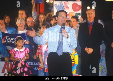 Vizepräsident Al Gore auf einer Presidential Kundgebung für Gore Lieberman am 31. Oktober 2000 in Westwood Village Los Angeles Stockfoto