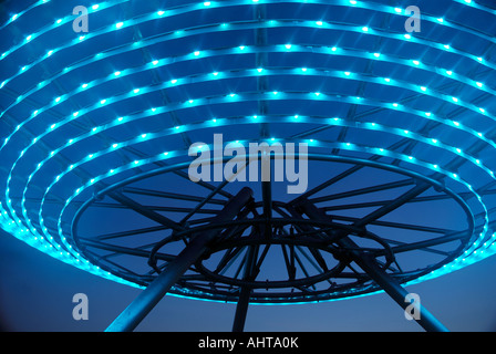 "Halo" ist eine Leuchtskulptur oberhalb Haslingden in Lancashire. Stockfoto