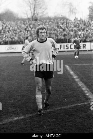 Fußball, Bundesliga, 1971/1972, VfL Bochum vs. Borussia Dortmund 4:2, Stadion an der Castroper Straße in Bochum, Fußballspieler wurde abgeschickt, Platzverweis, Siegfried Koestler (BVB) Stockfoto