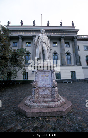 Helmholtz-Statue vor der Humboldt-Universität Berlin Stockfoto