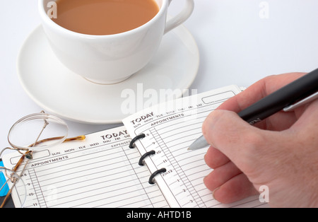 machen Sie einen Termin in einem Tagebuch Stockfoto