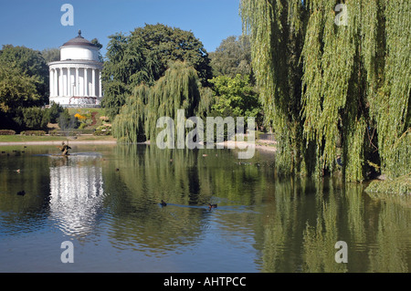 Sächsischen Garten in Warschau - weiße Gebäude ist die Kopie der Westa Tempel von Tivoli Stockfoto