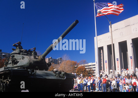 Tank in Veteran s Day Parade St. Louis Missouri Stockfoto