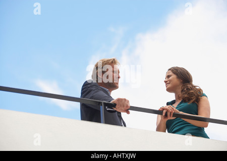 Junge Unternehmer und Business Frau auf Balkon. Stockfoto