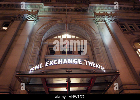 Royal Exchange Cross Street Side bei Nacht Manchester UK Stockfoto