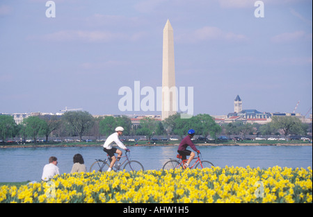 Biker Lady Bird Park der Potomac River Washington D C Stockfoto