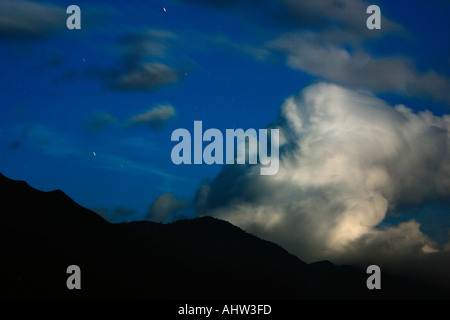 Nacht Schuss von Wolken im Kathmandu-Tal Stockfoto