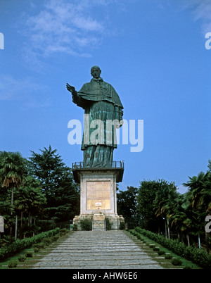 17. Jahrhundert Statue des Heiligen Karl Borromäus in Arona Stockfoto