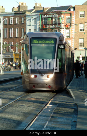 LUAS-Straßenbahn auf St. Stephens Green Dublin Stadtzentrum von Connex Verkehr Irland EU betrieben Stockfoto