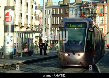LUAS-Straßenbahn auf St. Stephens Green Dublin Stadtzentrum von Connex Verkehr Irland EU betrieben Stockfoto