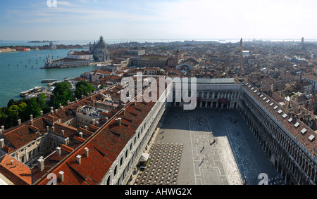 Blick auf St. Marks Platz aus dem Campanile in Venedig Italien Stockfoto