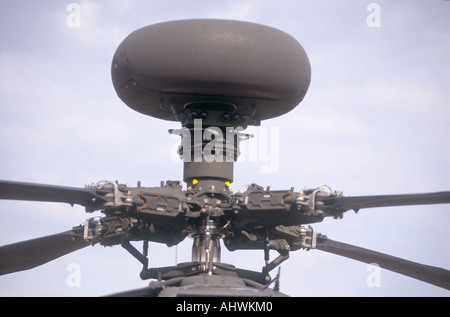 Rotor Kopf und Radar Kuppel eines Apache Angriff Hubschrauber Stockfoto