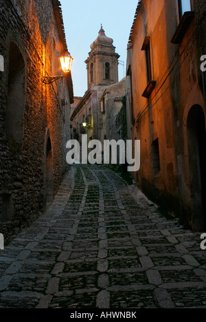 Foto: Marc F Henning Erice in der Abenddämmerung in Sizilien Italien Stockfoto