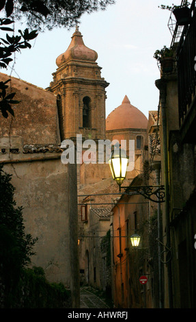 Foto: Marc F Henning Erice bei Sonnenuntergang in Sizilien Italien Stockfoto