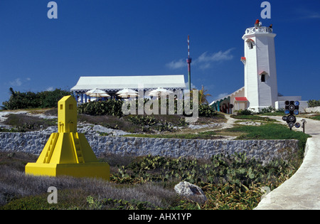 Leuchtturm und Outdoor Restaurant im Punta Sur in Parque Garrafón Park auf Isla Mujeres, Quintana Roo, Mexiko wiederhergestellt