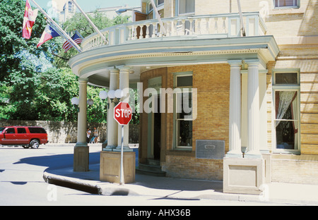 San Antonio Texas USA Crockett Hoteleingang Stop-Schild Stockfoto