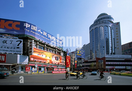 China Yunnan Kunming Zhengyi Lu Kreisverkehr Stockfoto