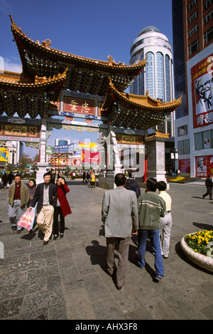 China Yunnan Kunming Zhengyi Lu gateway Stockfoto