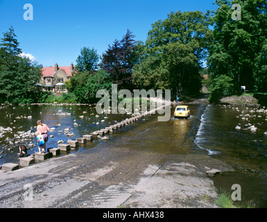 Ford und Trittsteine über Flusses Wear, Stanhope, Weardale, County Durham, England, UK. Stockfoto