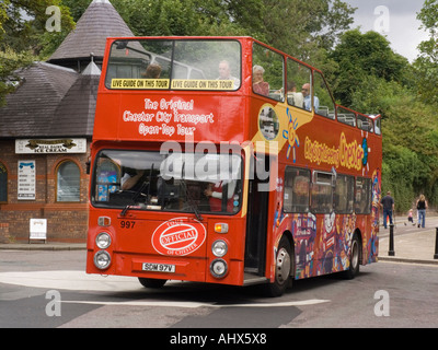 Ursprüngliche Chester City Transport dekoriert rote offene Top Doppeldecker-Bus geben Sightseeing-Touren für Besucher Stockfoto