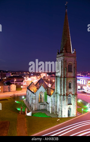 Charles-Kreuz-Kirche in der Nacht Plymouth Devon England UK Stockfoto