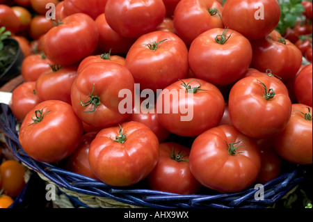 Nahaufnahme einer Schüssel Tomaten in London Boroughmarket Stockfoto