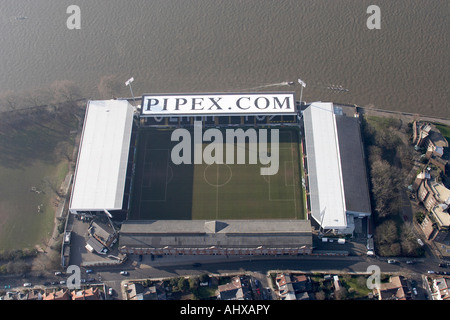 Hohen Niveau schrägen Luftbild südlich von Fulham Football Club Boden London SW6 England UK Januar 2006 Stockfoto