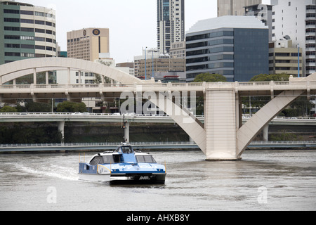 High-Speed-City Cat Katamaran Fähre mit William Jolly Straßenbrücke in Brisbane Queensland QLD Australien Stockfoto