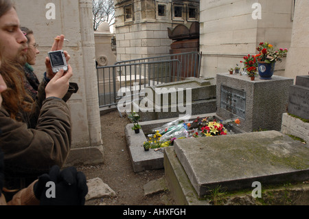 Jim Morrison von den Türen Rock Bands Grab im Friedhof Pere Lachaise Paris Stockfoto