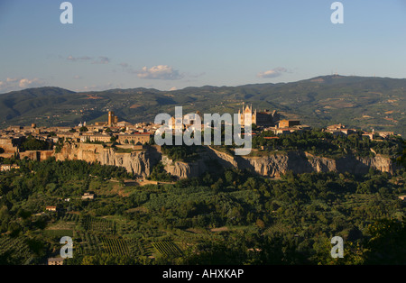 Hohe Ansicht der umbrischen Stadt Orvieto, Umbrien, Italien. Stockfoto
