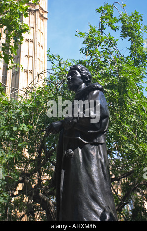 Statue von Emmeline Pankhurst außerhalb der Häuser des Parlaments London Stockfoto