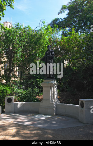 Statue von Emmeline Pankhurst außerhalb der Häuser des Parlaments London Stockfoto