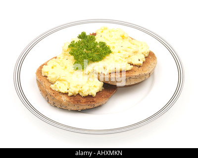 Vollkorn-Bagel mit Rührei Stockfoto