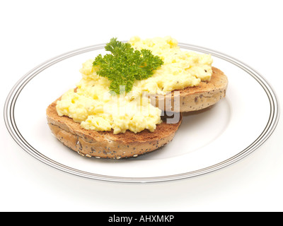 Vollkorn-Bagel mit Rührei Stockfoto