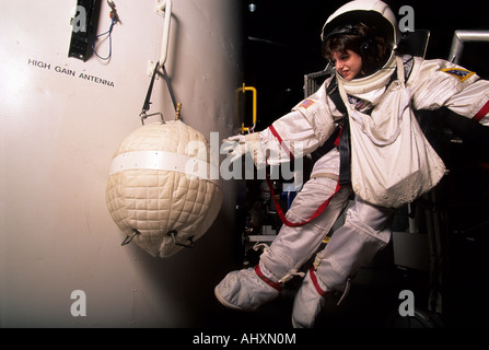 Huntsville AL. Space Camp 13 jährige auf Simulation von Hubbell Teleskop reparieren Mission Space Shuttle Endeavor. Stockfoto