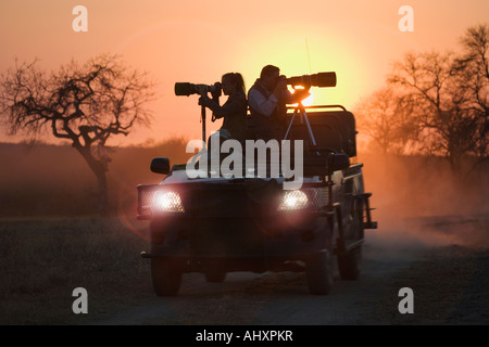 Fotografen, Reiten auf all-Terrain-Fahrzeug Stockfoto