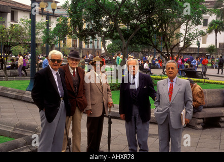 5, 5, ecuadorans, ecuadorianischen, erwachsene Männer, öffentlichen Platz, der Plaza de la Independencia, Independence Square, Quito, Provinz Pichincha, Ecuador Stockfoto