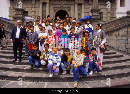 Ecuadorans, ecuadorianischen, Studenten, Student, Exkursion, die Kirche San Francisco, Plaza de San Francisco, Quito, Provinz Pichincha, Ecuador, Südamerika Stockfoto