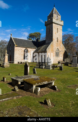 dh CAWDOR INVERNESSSHIRE Church of Scotland Churchyard Cawdor Village and Estate Highlands Graveyard Highland Stockfoto