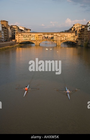 Erhöhte Ansicht derjenigen Wriggen, Ponte Vecchio, Florenz, Italien Stockfoto