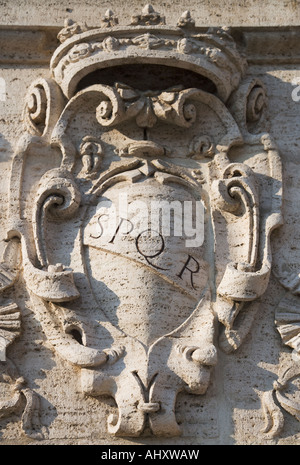 Nahaufnahme von lateinische Inschrift in Stein Stockfoto