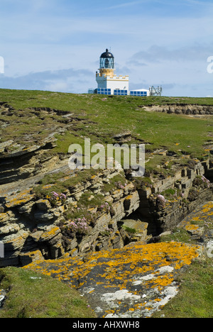 dh Brough of Birsay BIRSAY ORKNEY Birsay Leuchtturm Licht Leuchtfeuer Turm Seacliff tops Stockfoto