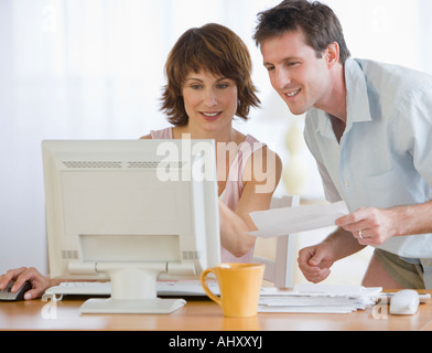 Paar-Arbeit von zu Hause Stockfoto